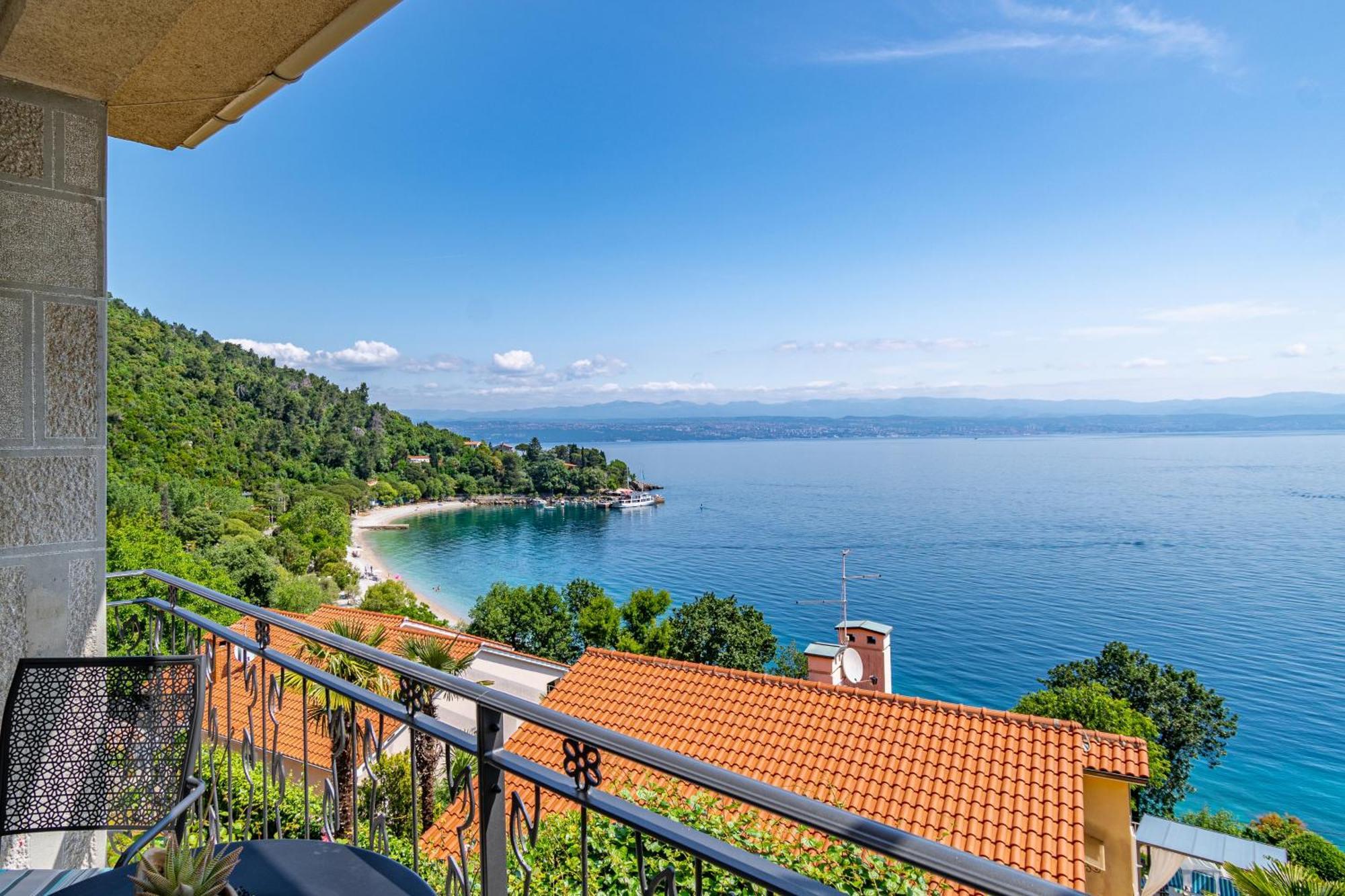 Apartments By The Sea Medveja, Opatija - 7720 Lovran Extérieur photo