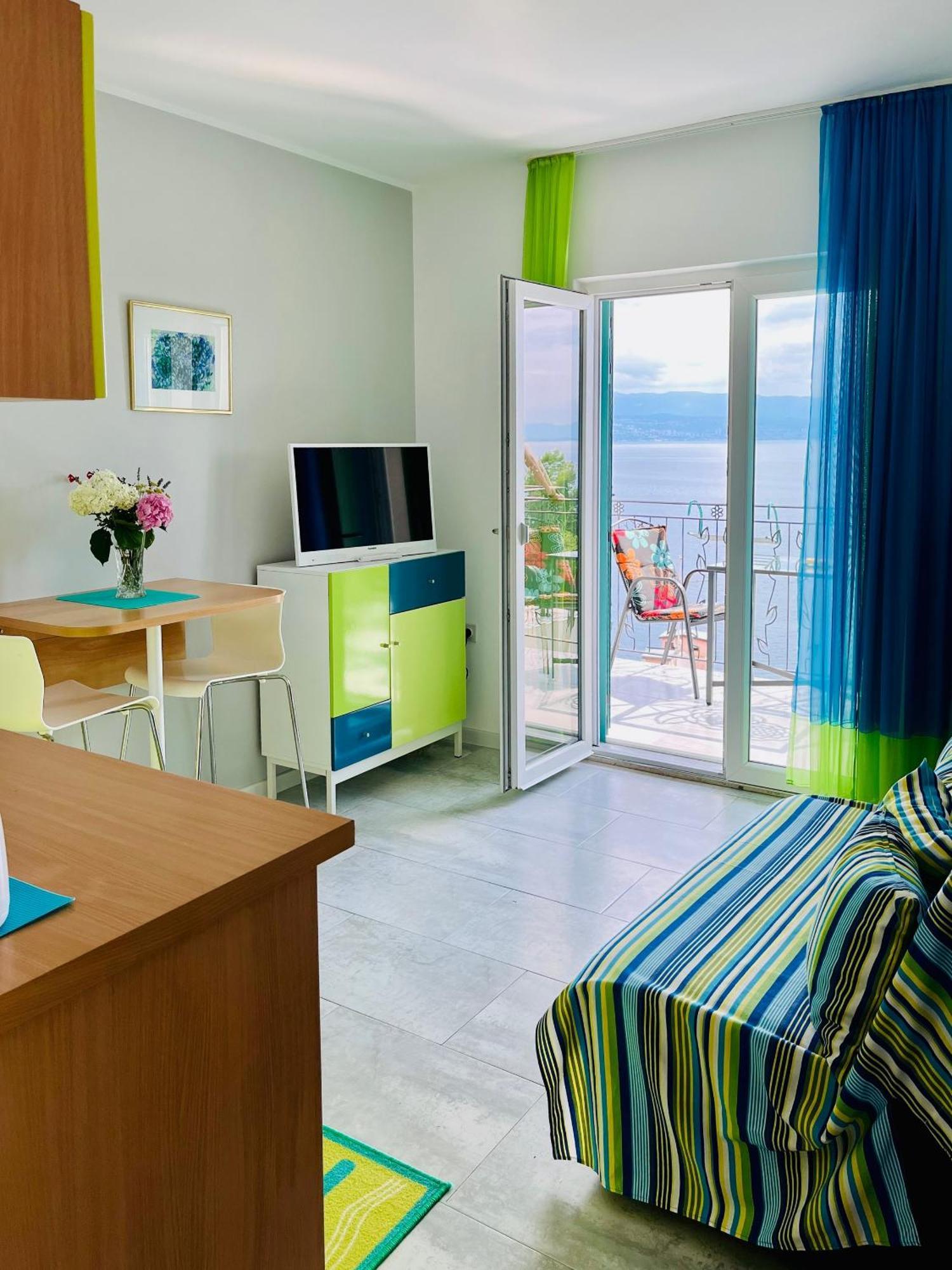 Apartments By The Sea Medveja, Opatija - 7720 Lovran Extérieur photo